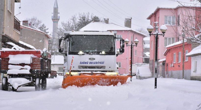 İnönü Belediyesi’nin karla mücadelesi sürüyor

