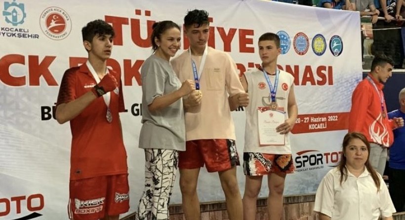 Eskişehirli genç boksör bu kez Türkiye şampiyonluğu yaşadı
