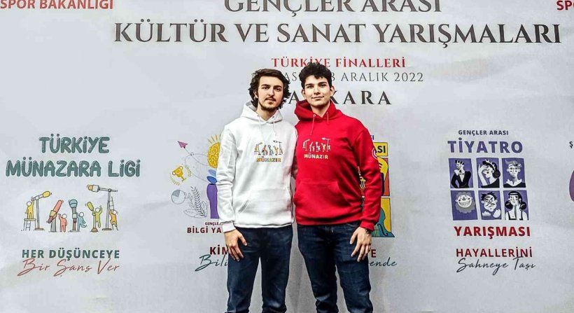 Eskişehirli öğrenciler Türkiye Münazara Ligi’nde üçüncü oldu
