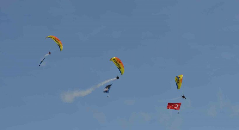 2. THK Havacılık Festivali yamaç paraşütü gösterisi ile başladı
