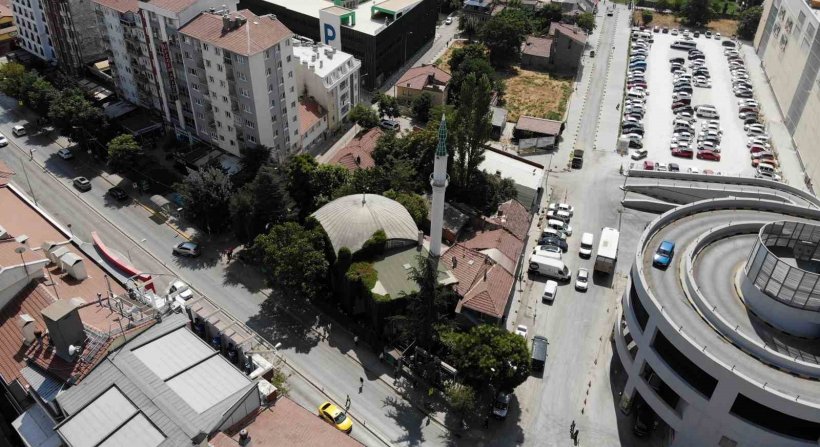 Eskişehir Büyükşehir Belediyesi koruma altında olan camiyi yıkmak için mahkemeye başvurdu
