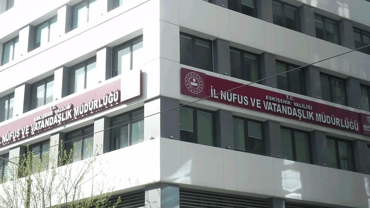 Eskişehir'de YKS mesaisi: Nüfus müdürlükleri 22 öğrencinin geleceğini kurtardı