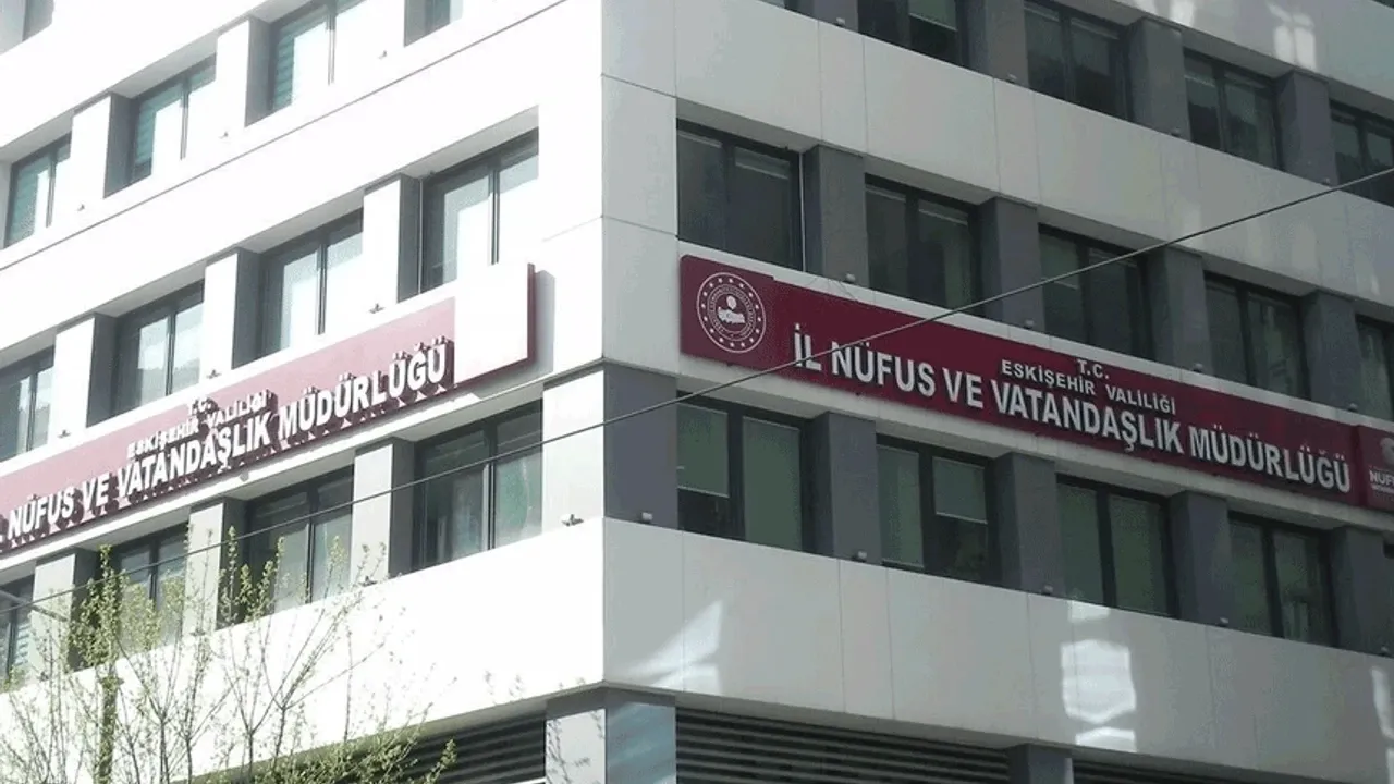 Eskişehir'de YKS mesaisi: Nüfus müdürlükleri 22 öğrencinin geleceğini kurtardı