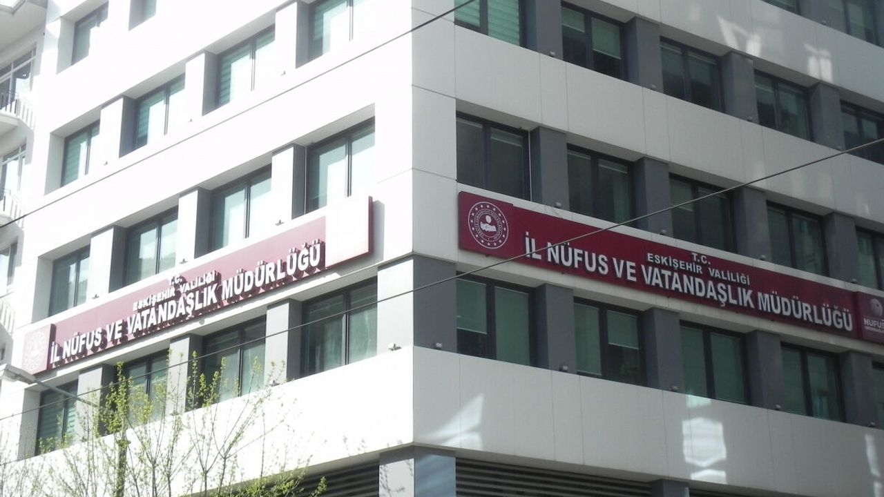 Eskişehir Nüfus Müdürlükleri Sınav İçin 13 Öğrencinin Kimlik Sorununu Çözdü