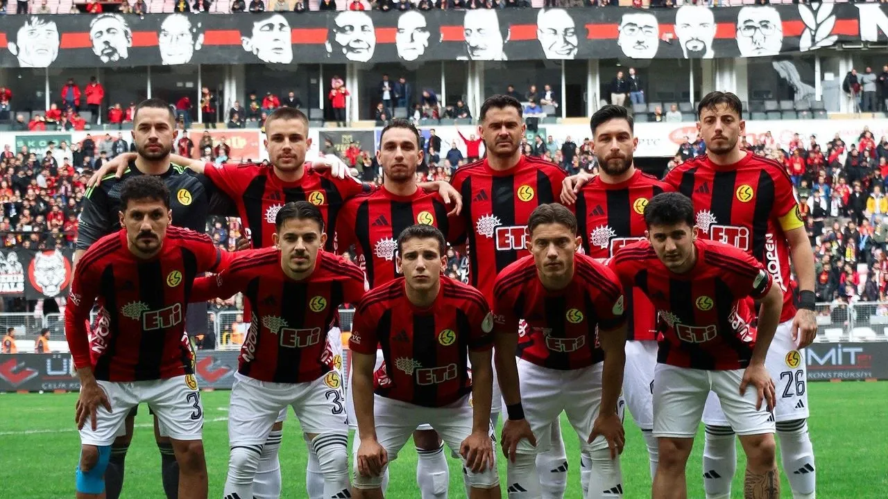 Şapcı düğmeye bastı!