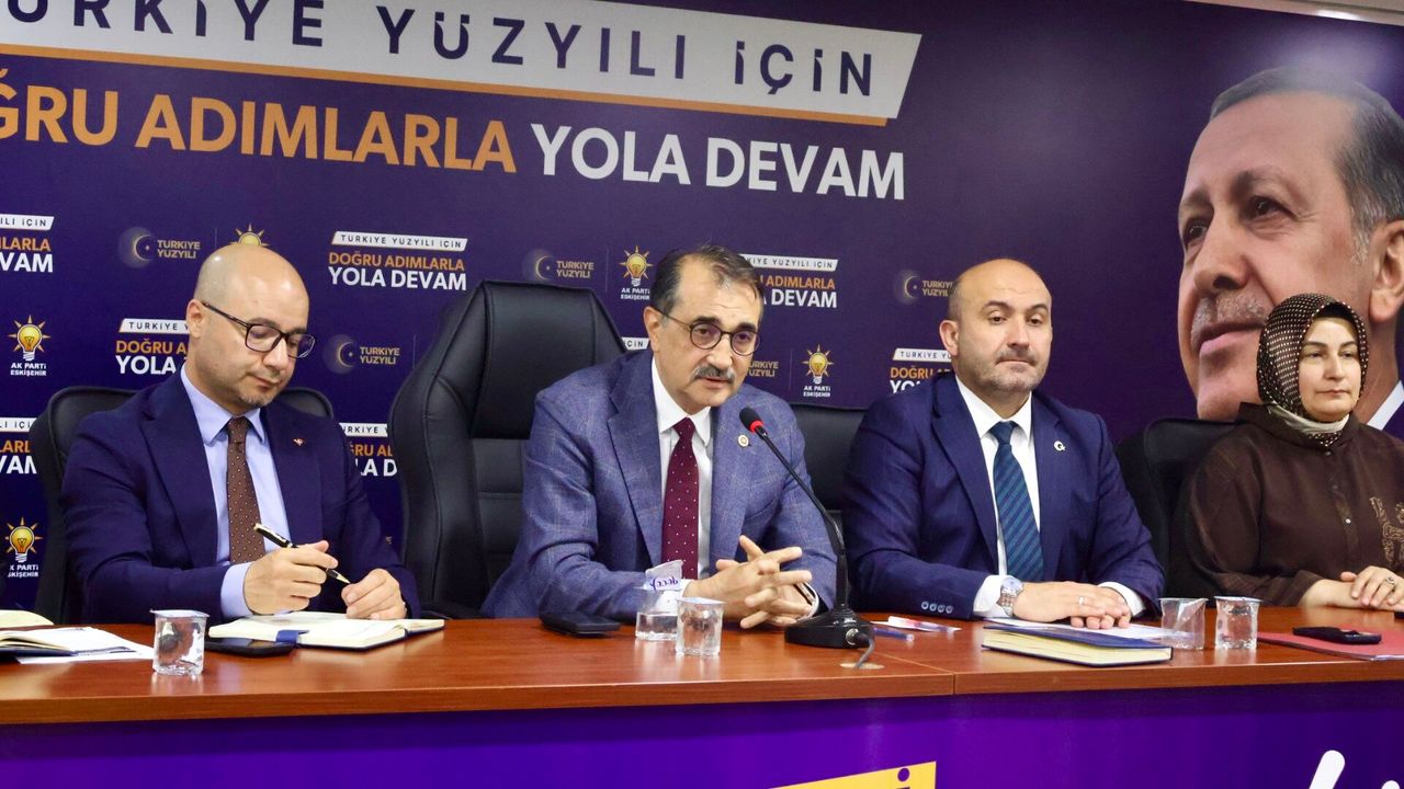 AK Parti Eskişehir Teşkilatında Kritik Zirve: Fatih Dönmez Ankara Gündemini Aktardı