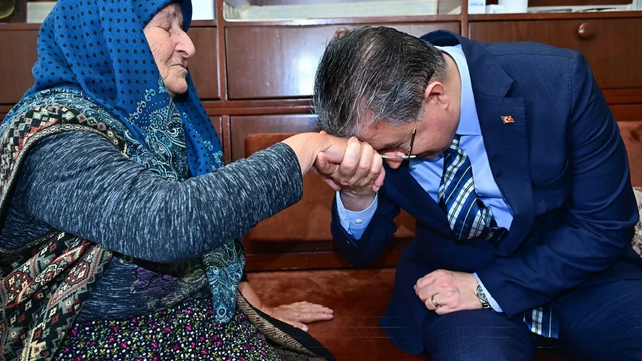 Vali Erdinç Yılmaz’dan Ayşe Teyzeye Ziyaret
