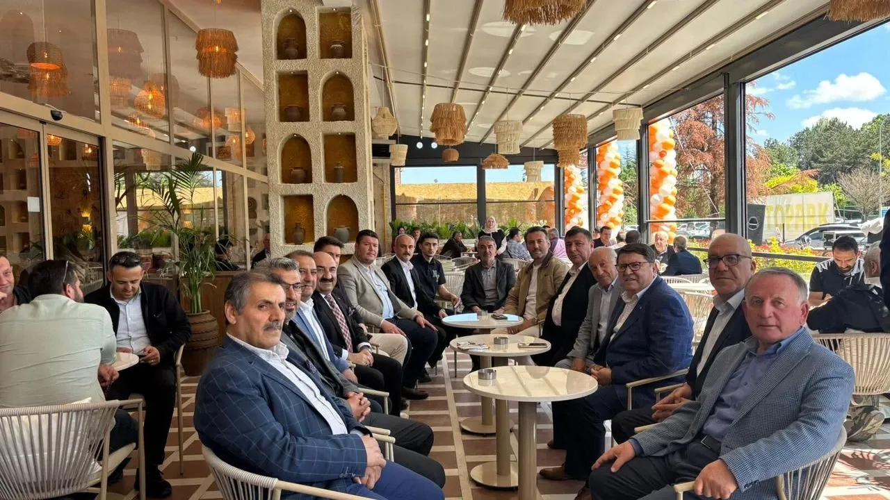 Yeni Kahve Durağı LUUQ Coffee Roastery açılışına yoğun ilgi