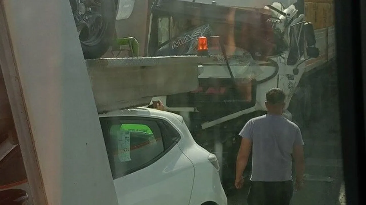 Batıkent Kavşağı’nda Tırlar Birbirine Girdi