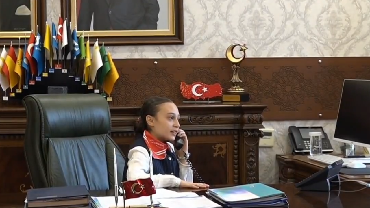Temsili Vali Talimatı Verdi: Gezici Kütüphane Okul Bahçesine Geldi