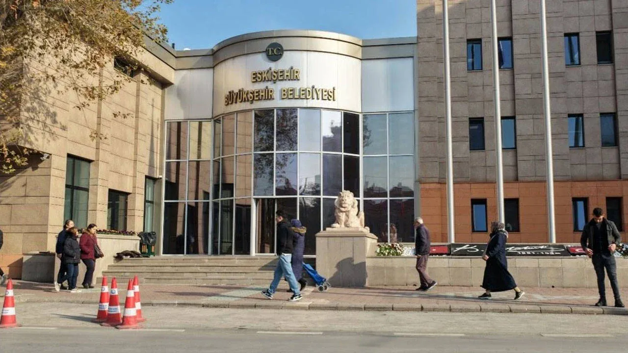 Eskişehir’de Yol Bakım Çalışması: Ziya Gökalp Caddesi Kapalı