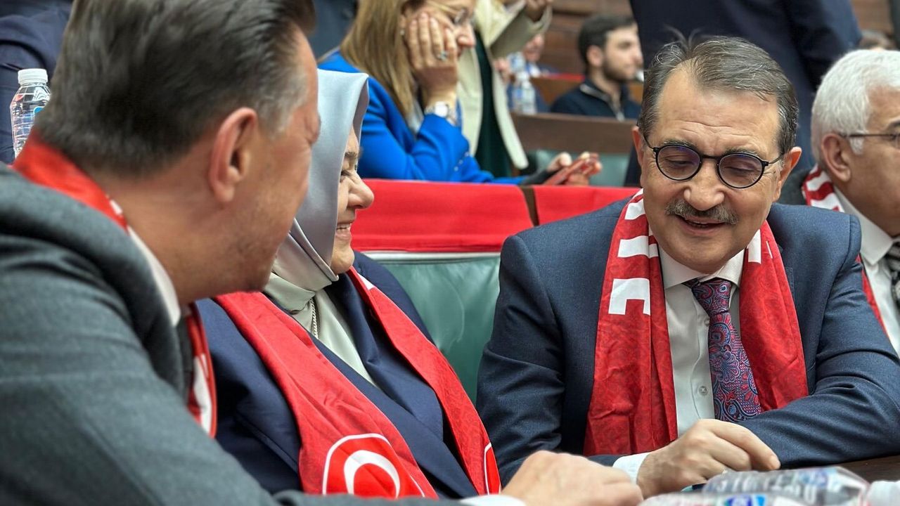 Ay-Yıldızlı Gurur Meclis’e Taşındı: Dönmez, Gürcan ve Hatipoğlu Aynı Karede