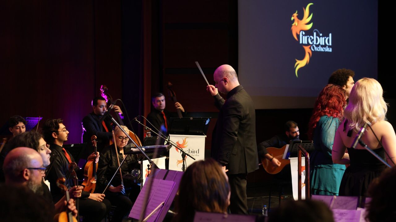 Firebird Orchestra Eskişehir'de sanatseverlerden tam not aldı