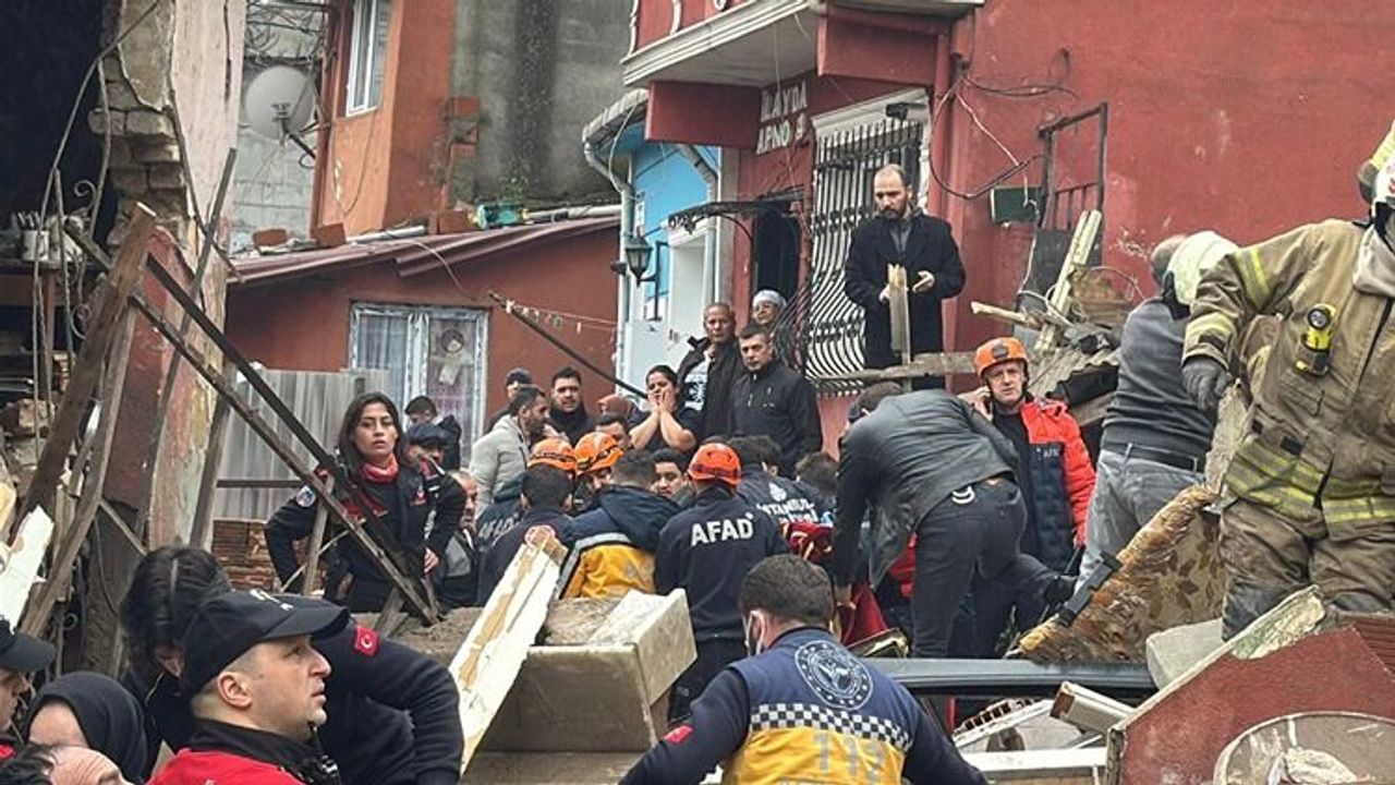 Fatih’te İki Bina Çöktü: Arama Kurtarma Sürüyor