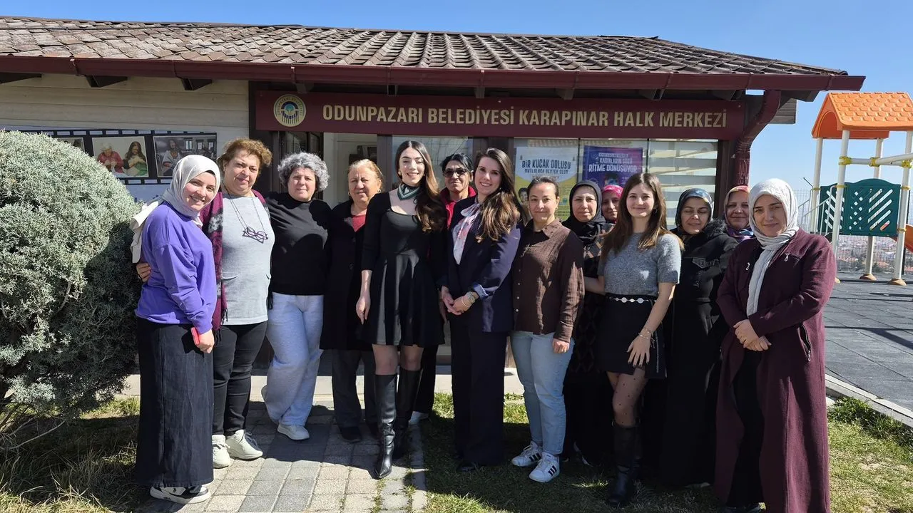 Odunpazarı ve Baro mahallelerde kadınlara eğitim veriyor