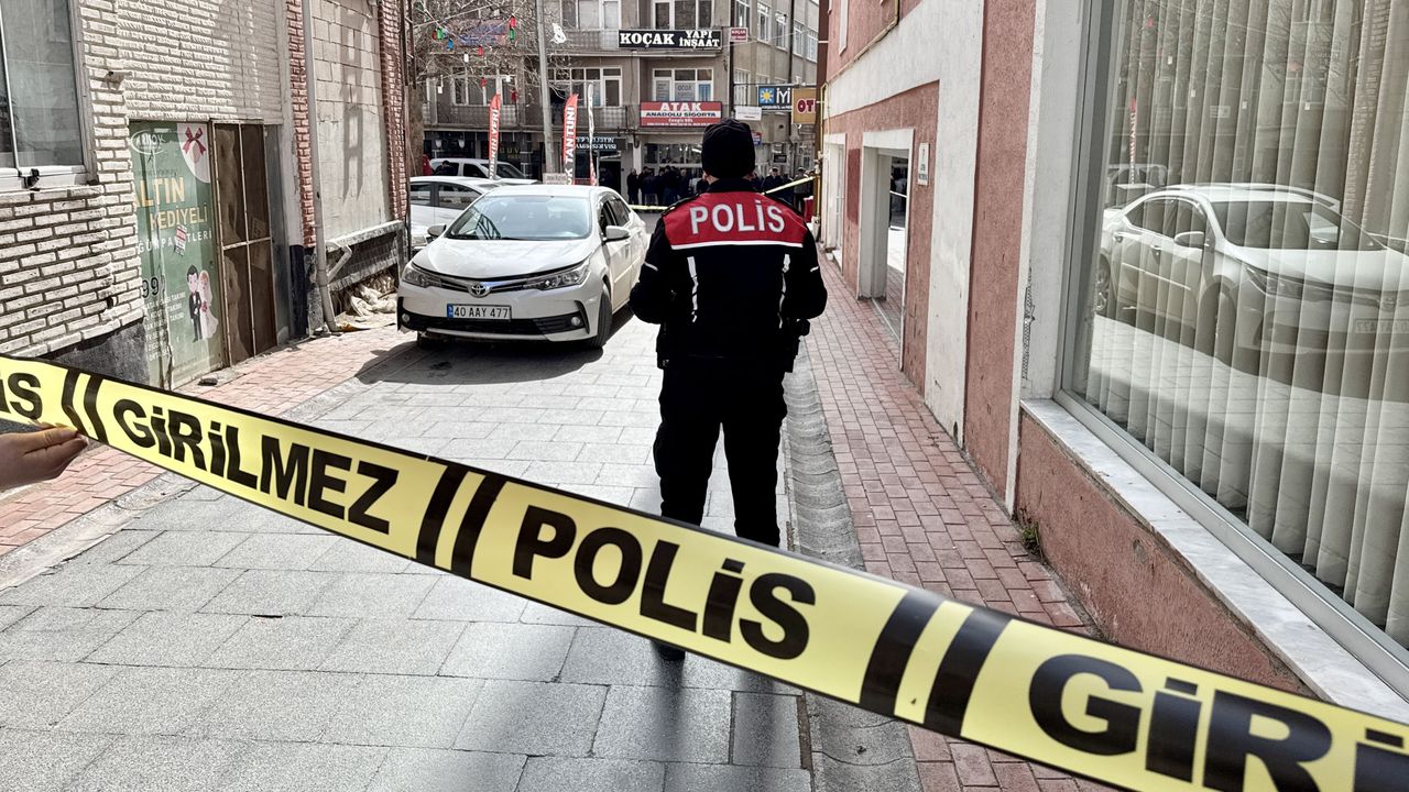 Kırşehir'de kahvehaneye yapılan silahlı saldırıda 2 kişi yaralandı
