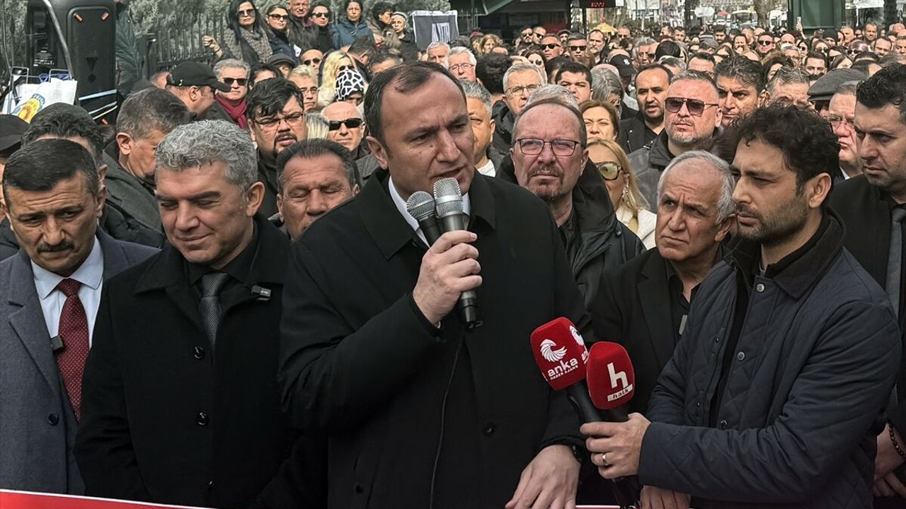 Başkentte, bir öğretmenin İstanbul'da öldürülmesi protesto edildi