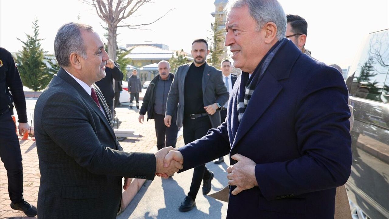 AK Parti Kayseri Milletvekili Akar, Erciyes Üniversitesini ziyaret etti