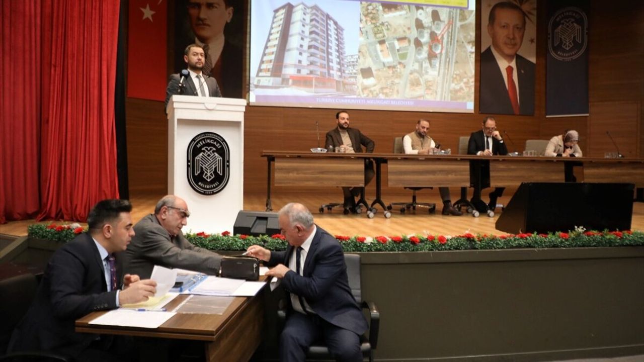 Melikgazi Belediyesinin 'Kazan kazan modeliyle' vatandaşlar ev sahibi oluyor