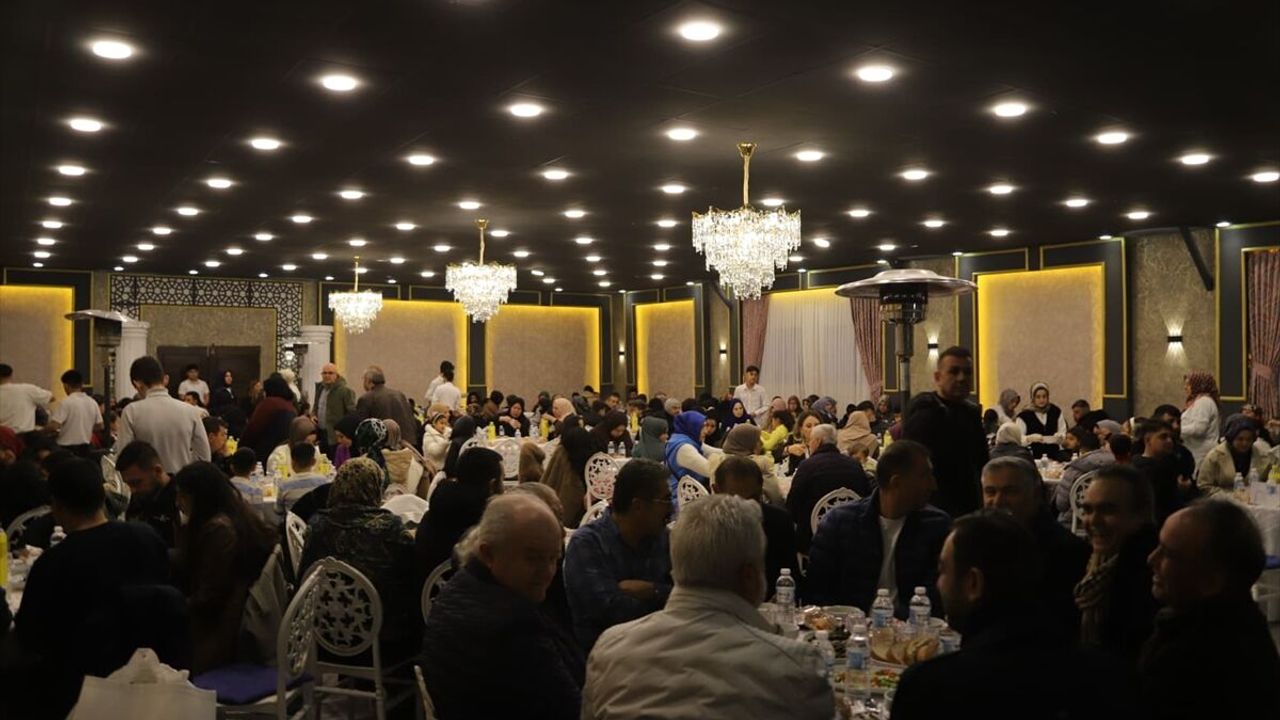 Konya'da öksüz ve yetim çocuklar iftarda buluştu