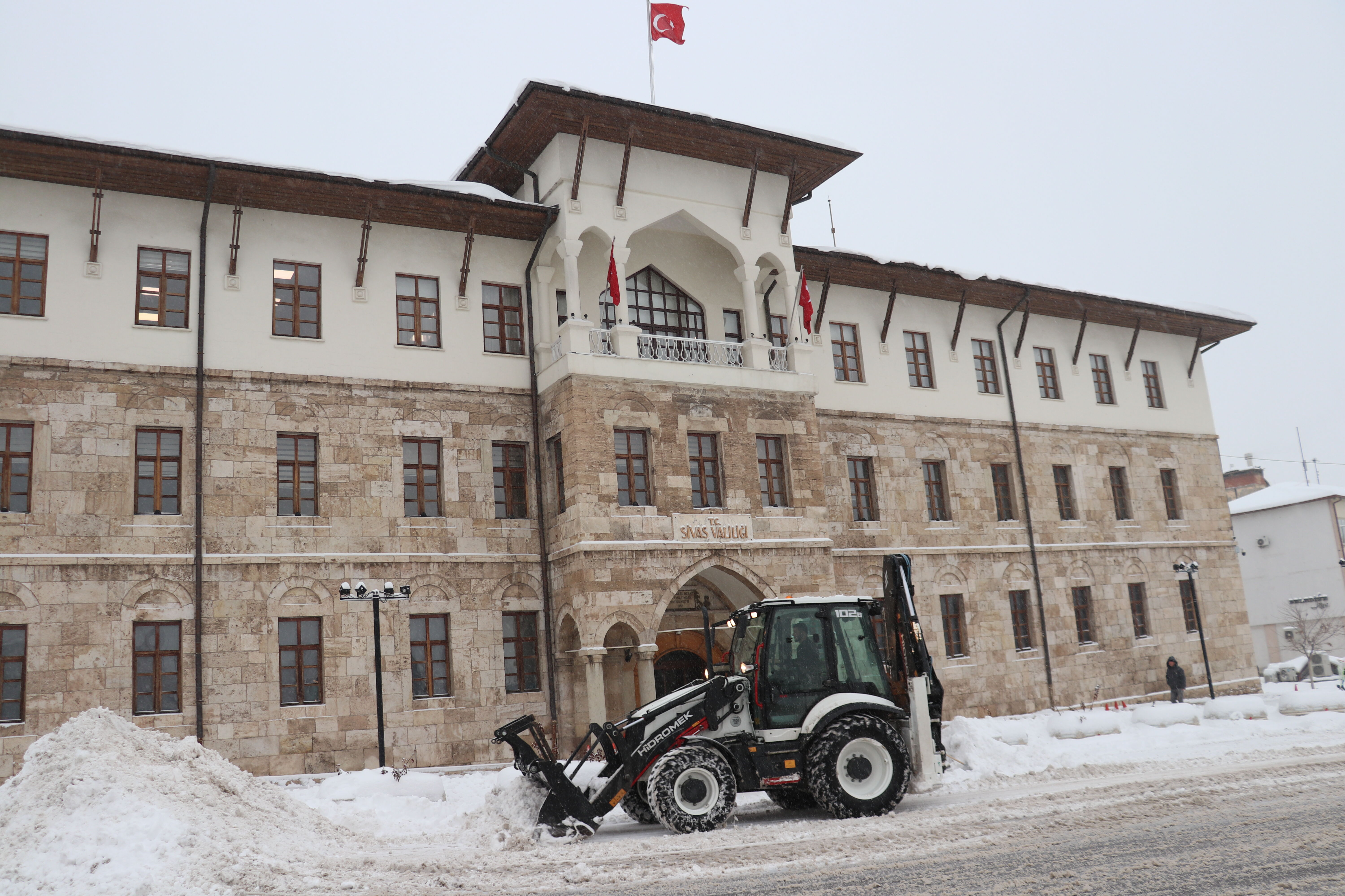 Sivas'ta kar yağışı ve soğuk hava etkili oluyor
