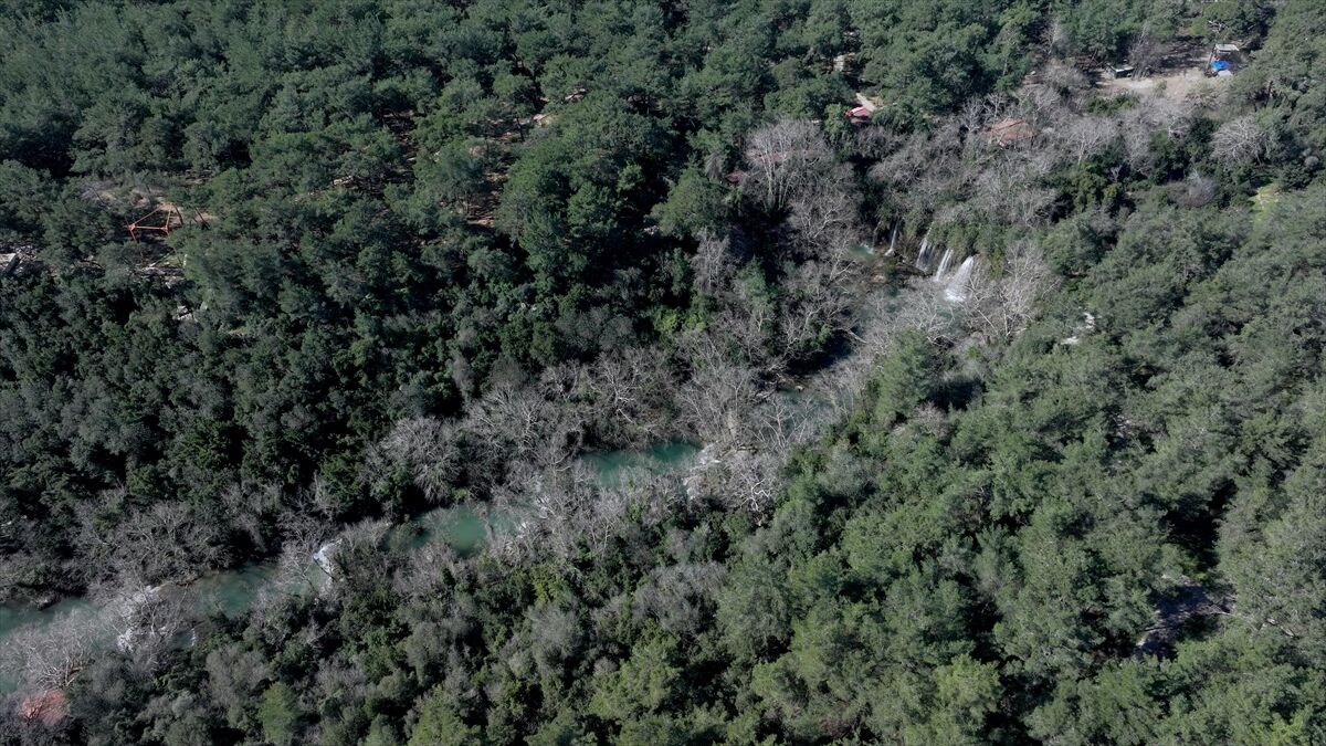 Yağışlar Antalya'da şelale ve akarsuların debisini artırdı