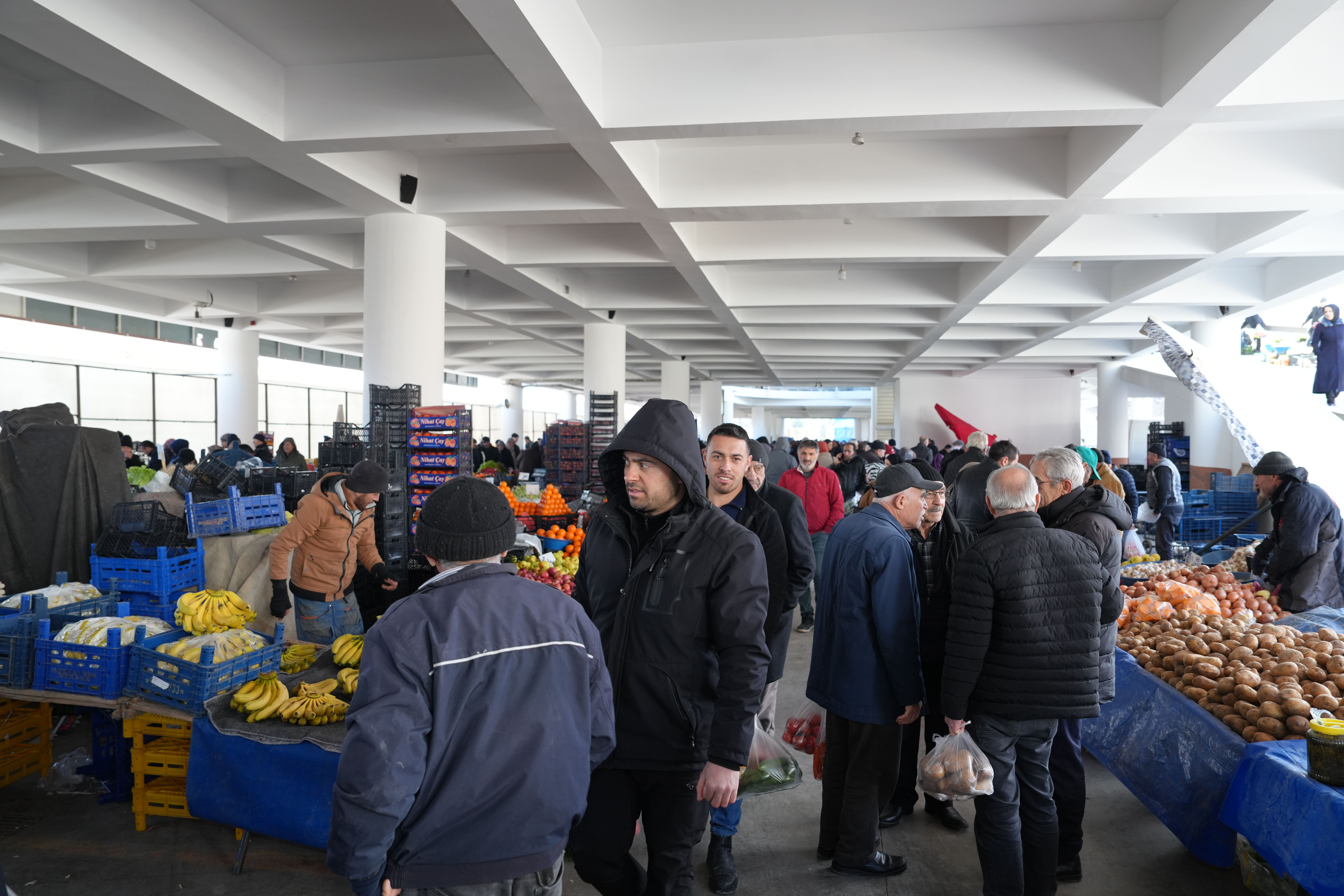 Çubuk Belediye Başkanı Demirbaş'tan pazar ziyareti