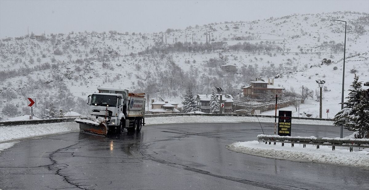 GÜNCELLEME - Kayseri-Malatya ve Kayseri-Kahramanmaraş kara yolları trafiğe açıldı