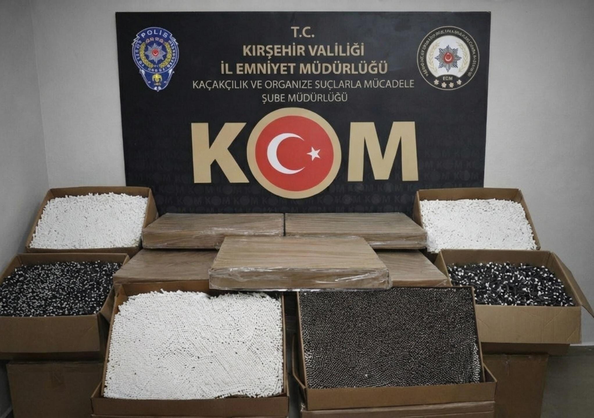 Kırşehir'de 90 bin dolu makaron ele geçirildi, 1 zanlı yakalandı