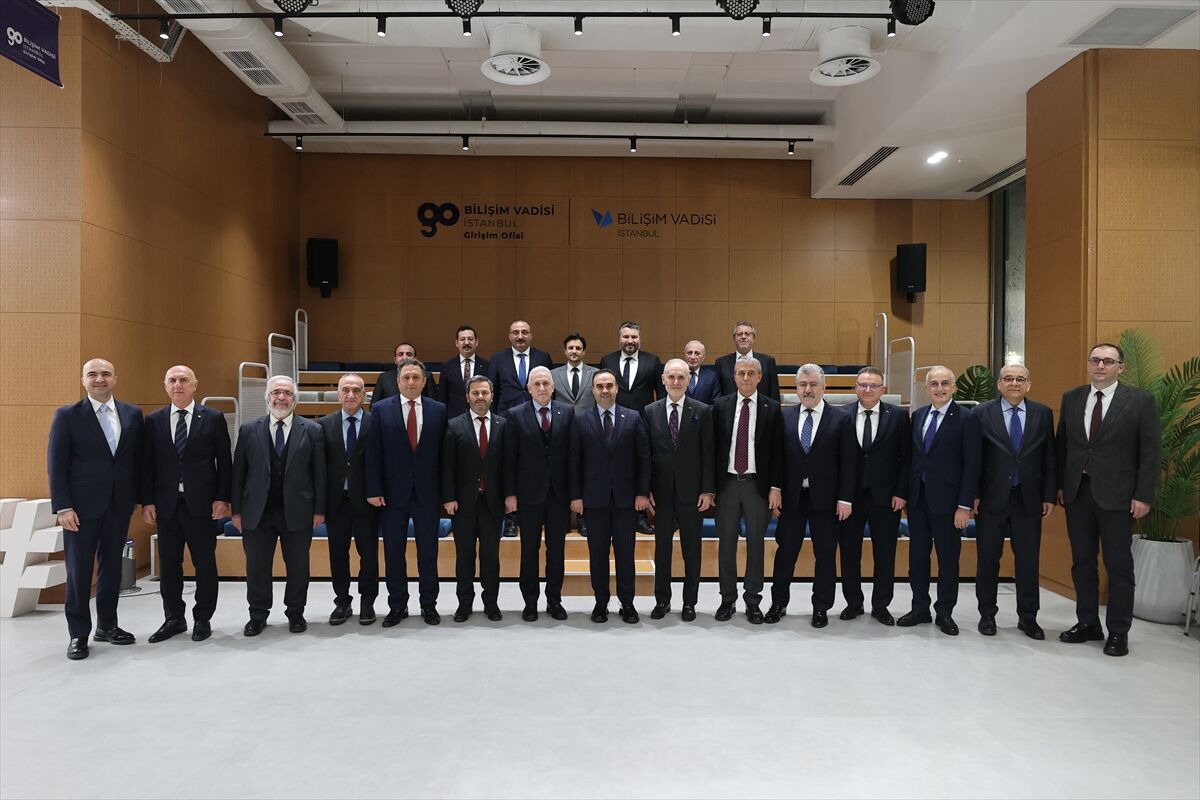 Bakan Kacır, İstanbul'daki organize sanayi bölgelerinin başkanlarıyla bir araya geldi:
