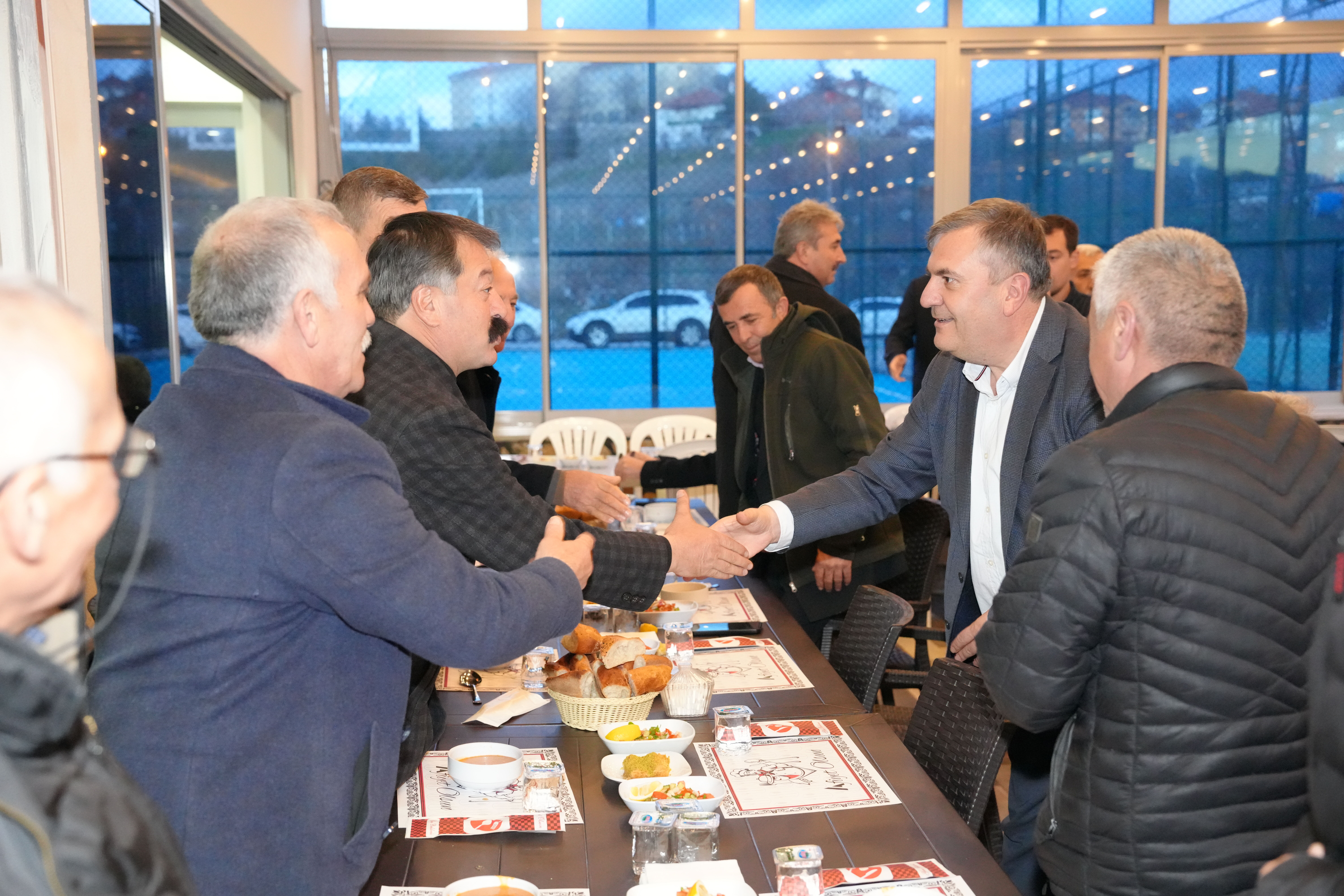 Çubuk'ta mahalle muhtarları ve aileleri iftarda buluştu