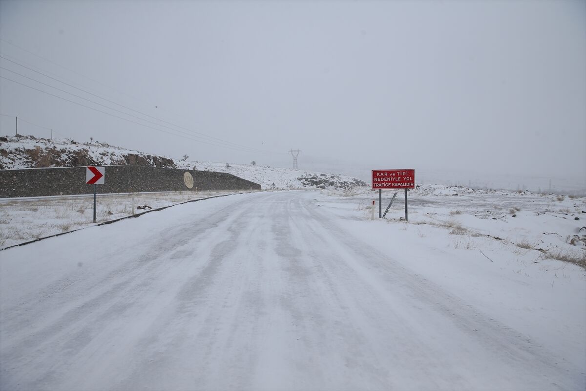 Niğde'de kar yağışı ve soğuk hava etkili oluyor