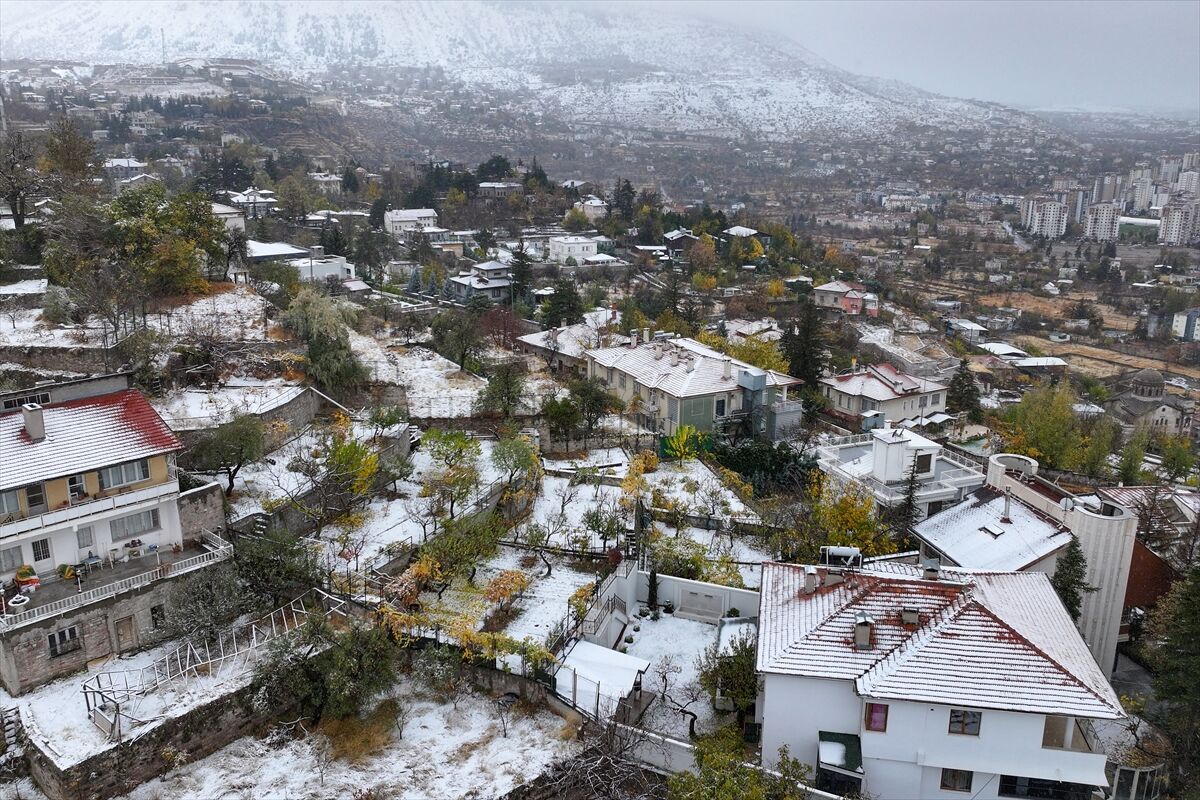 Kayseri'de kar yağışı etkili oldu