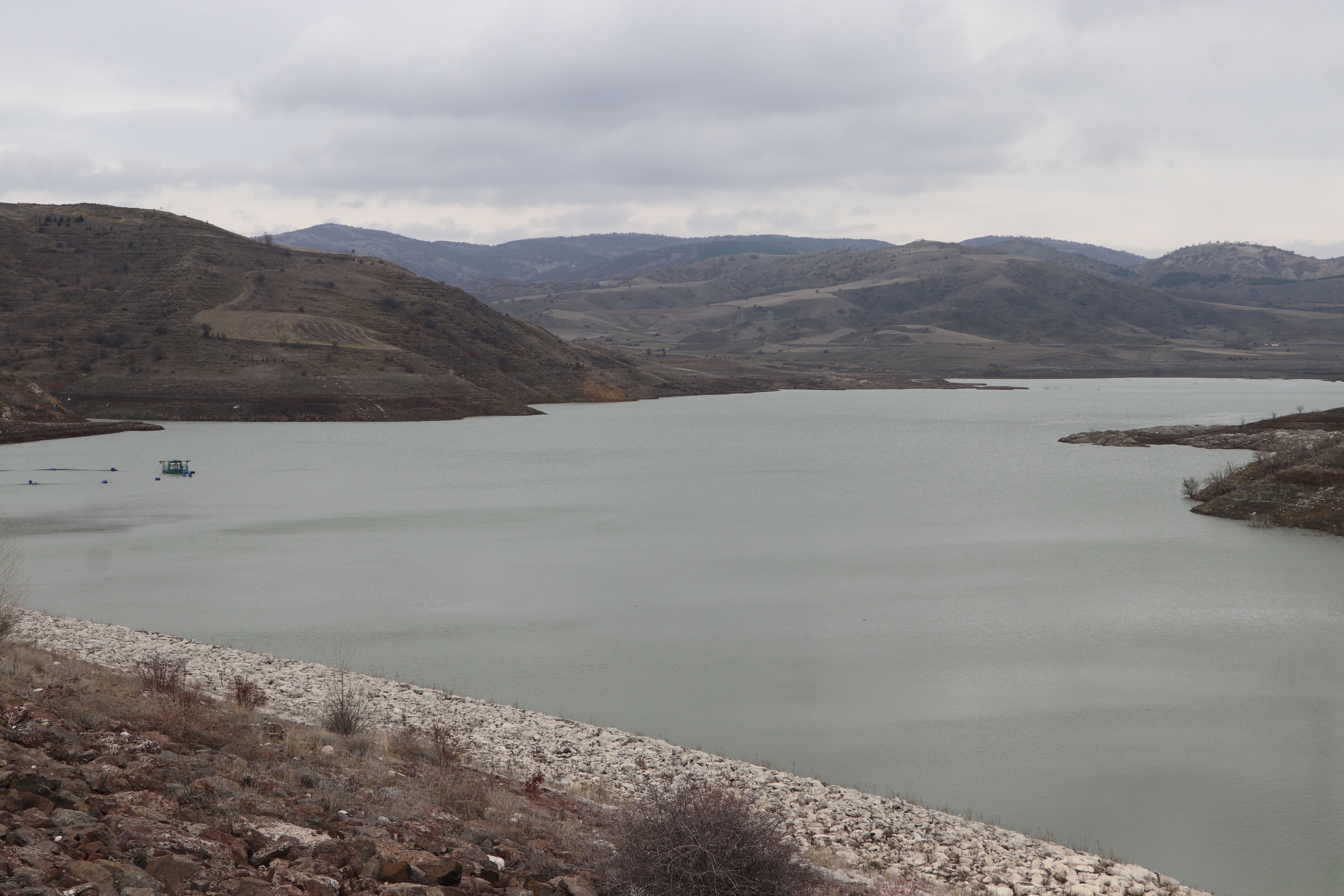 İki ay önce toprağı susuzluktan çatlayan baraj gölünde doluluk yüzde 15'e ulaştı