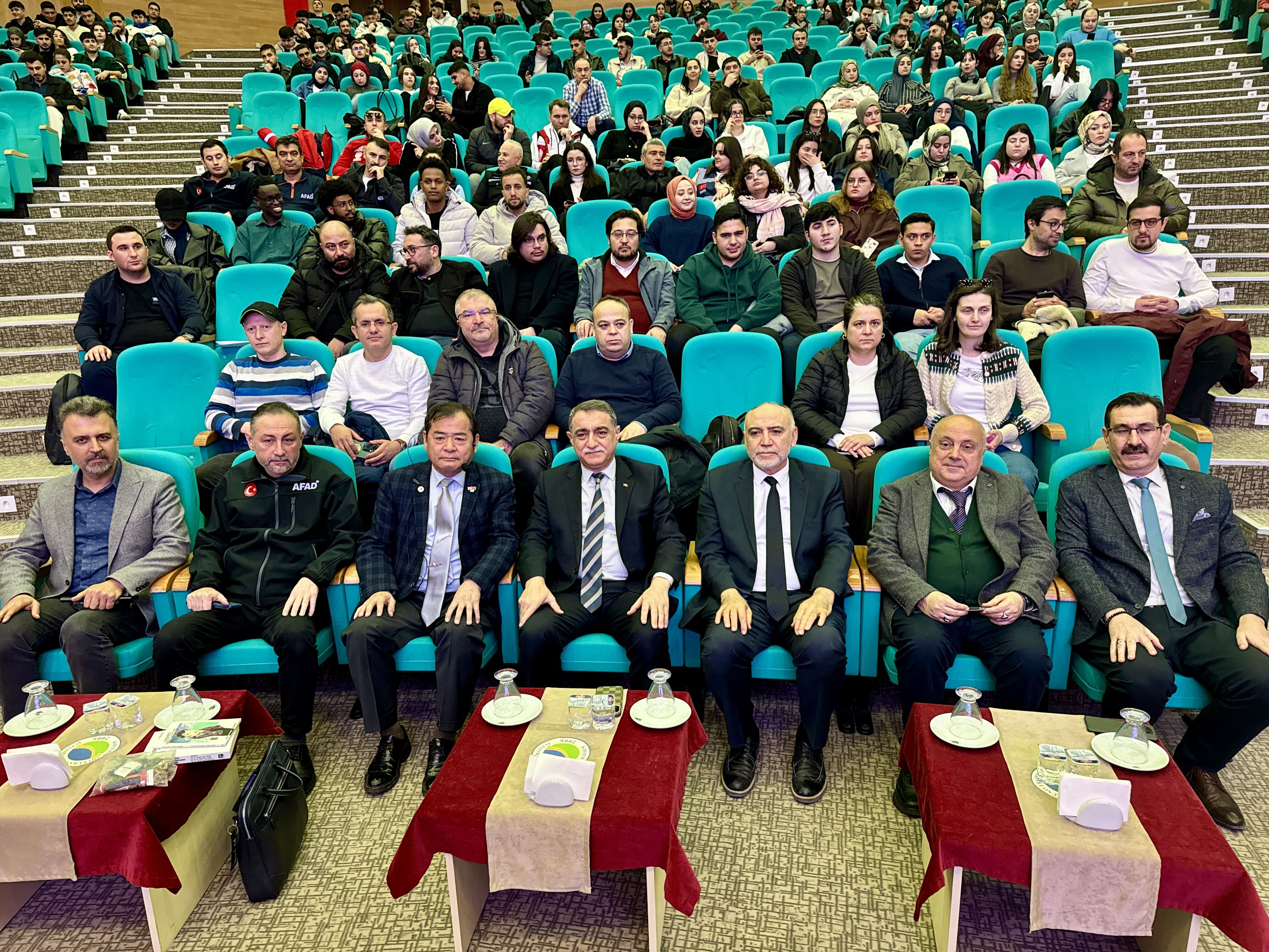 KAEÜ'de 'Bilimin Işığında Depreme Dirençli Türkiye' konferansı düzenlendi