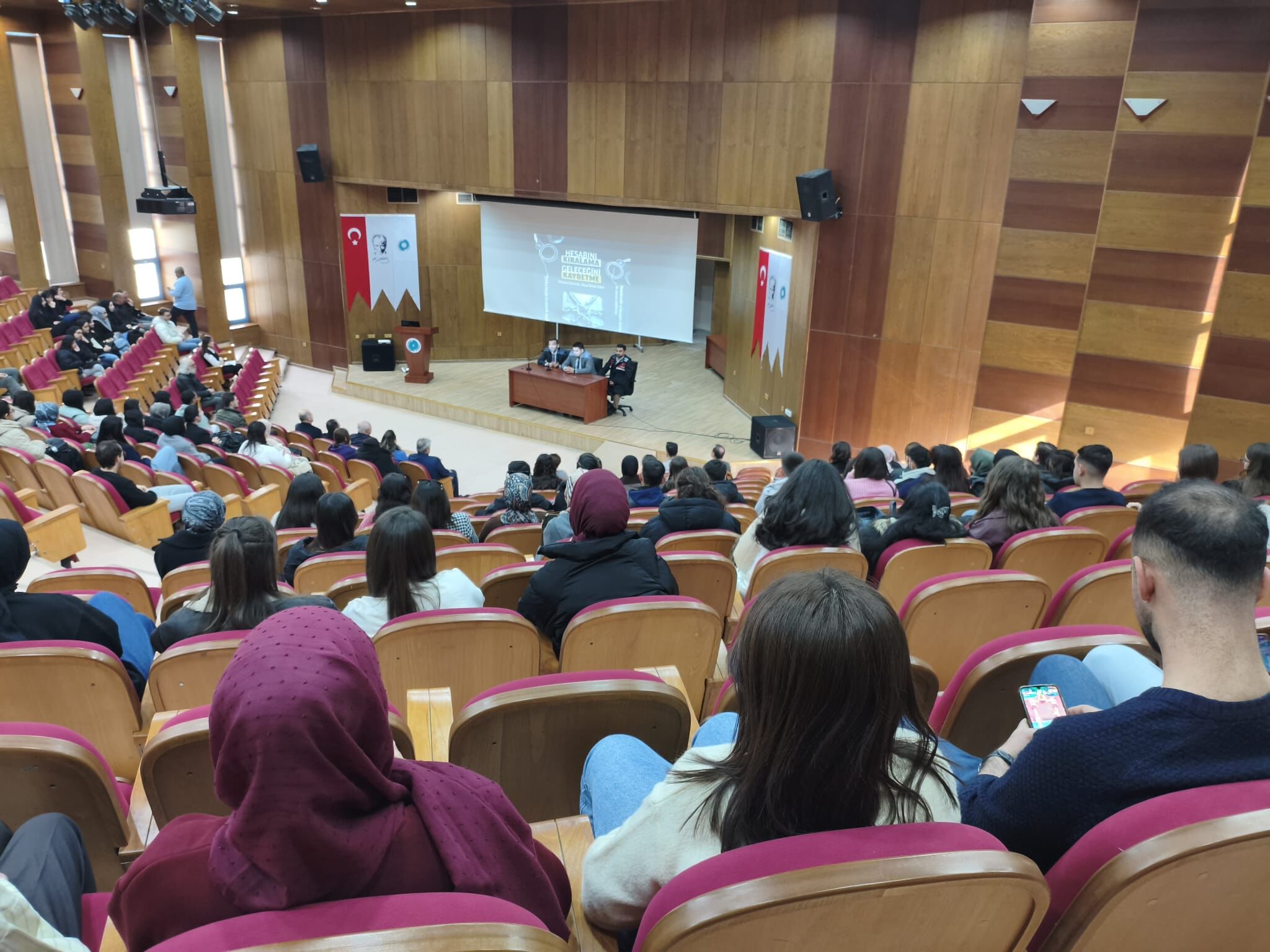 NÖHÜ'de öğrencilere 'IBAN kiralama' dolandırıcılığı anlatıldı