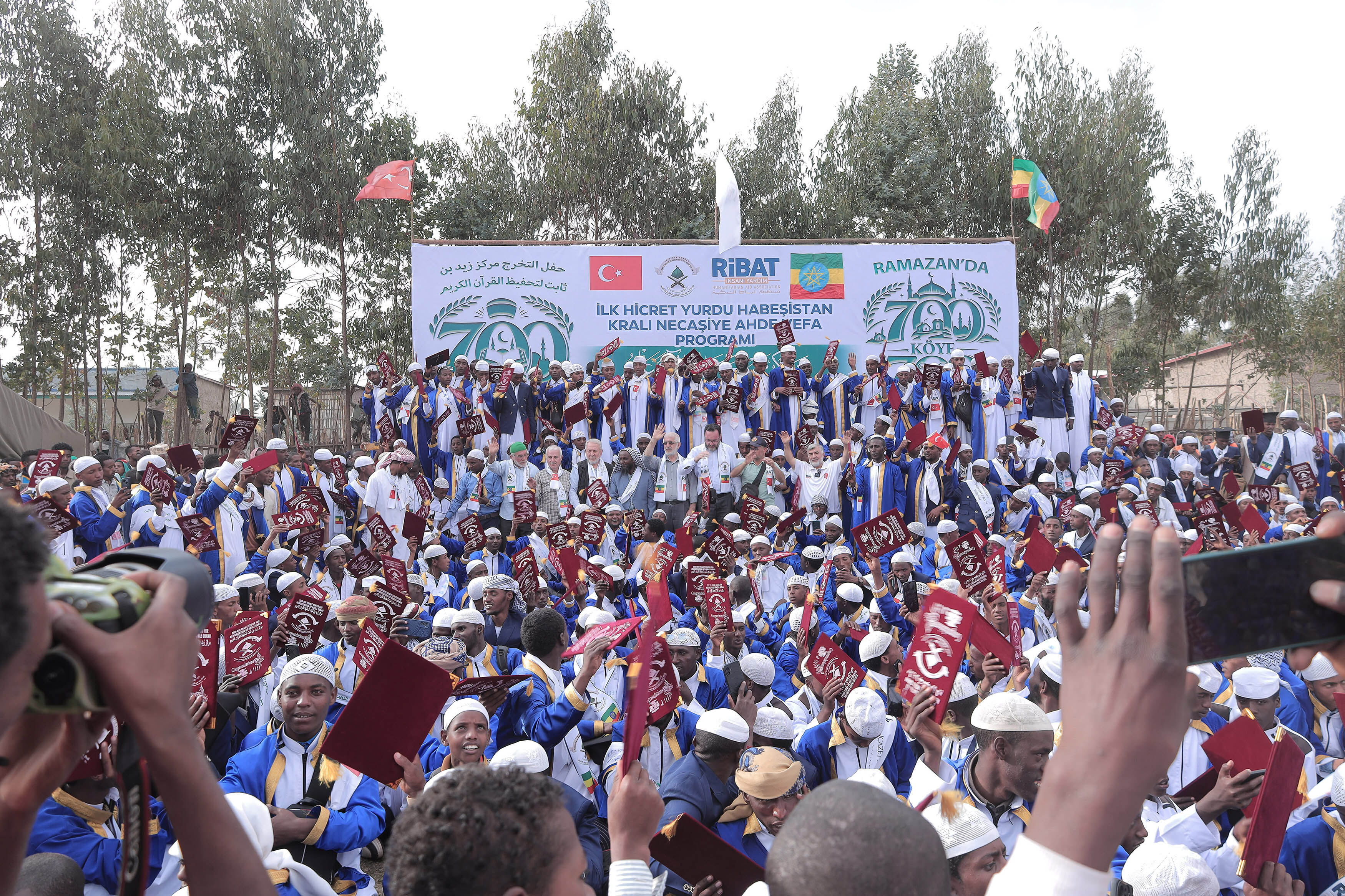 Ribat İnsani Yardım Derneği tarafından Etiyopya'da düzenlenen törenle 700 hafız icazet aldı