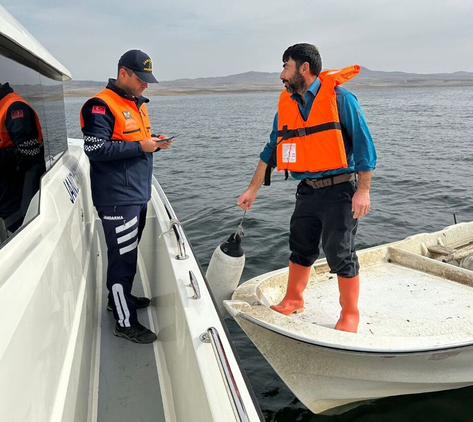 Kırşehir'de jandarma ekipleri Hirfanlı Barajı'nda denetim yaptı