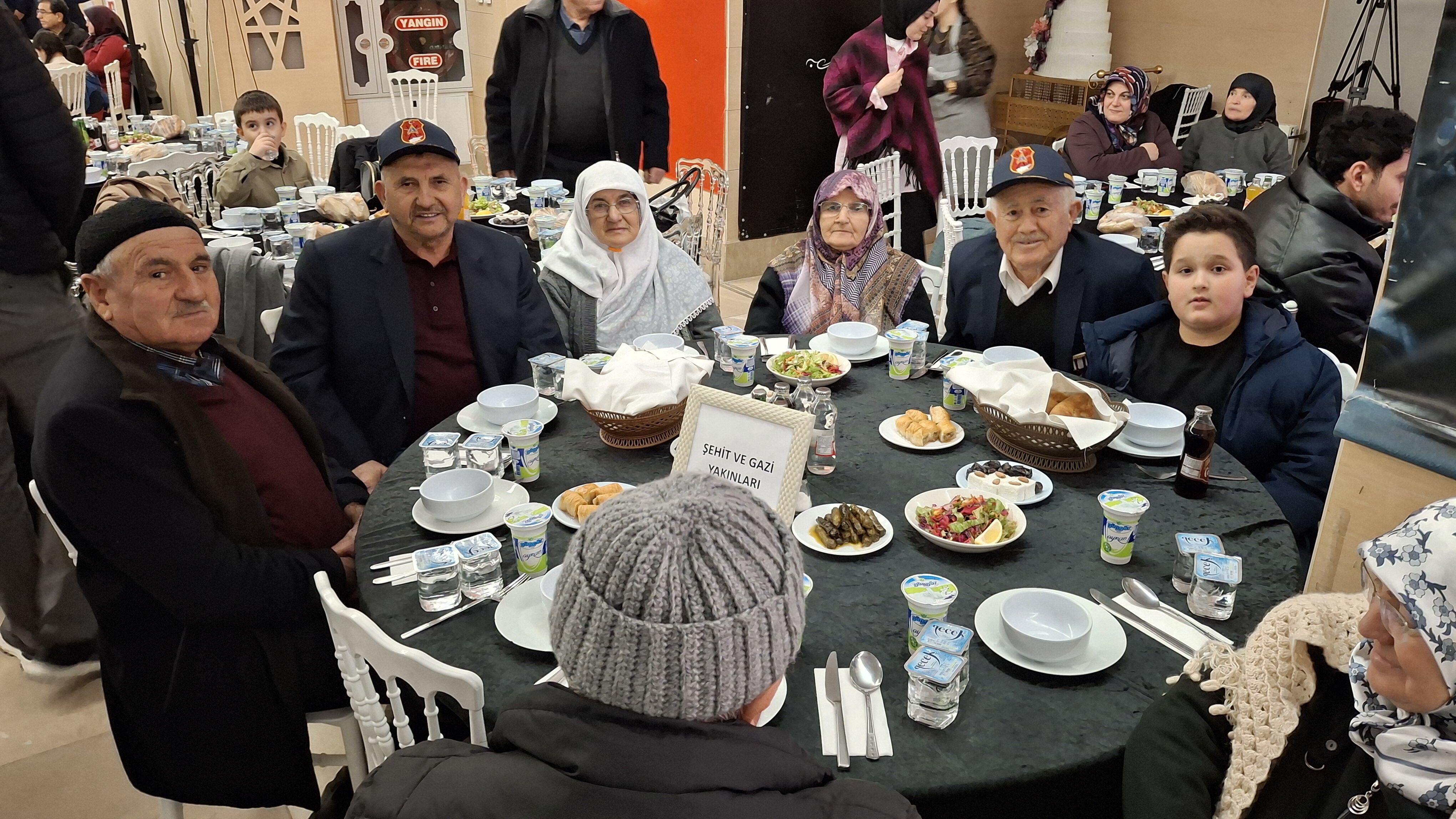 AK Parti Beypazarı İlçe Başkanlığı iftar programı düzenledi