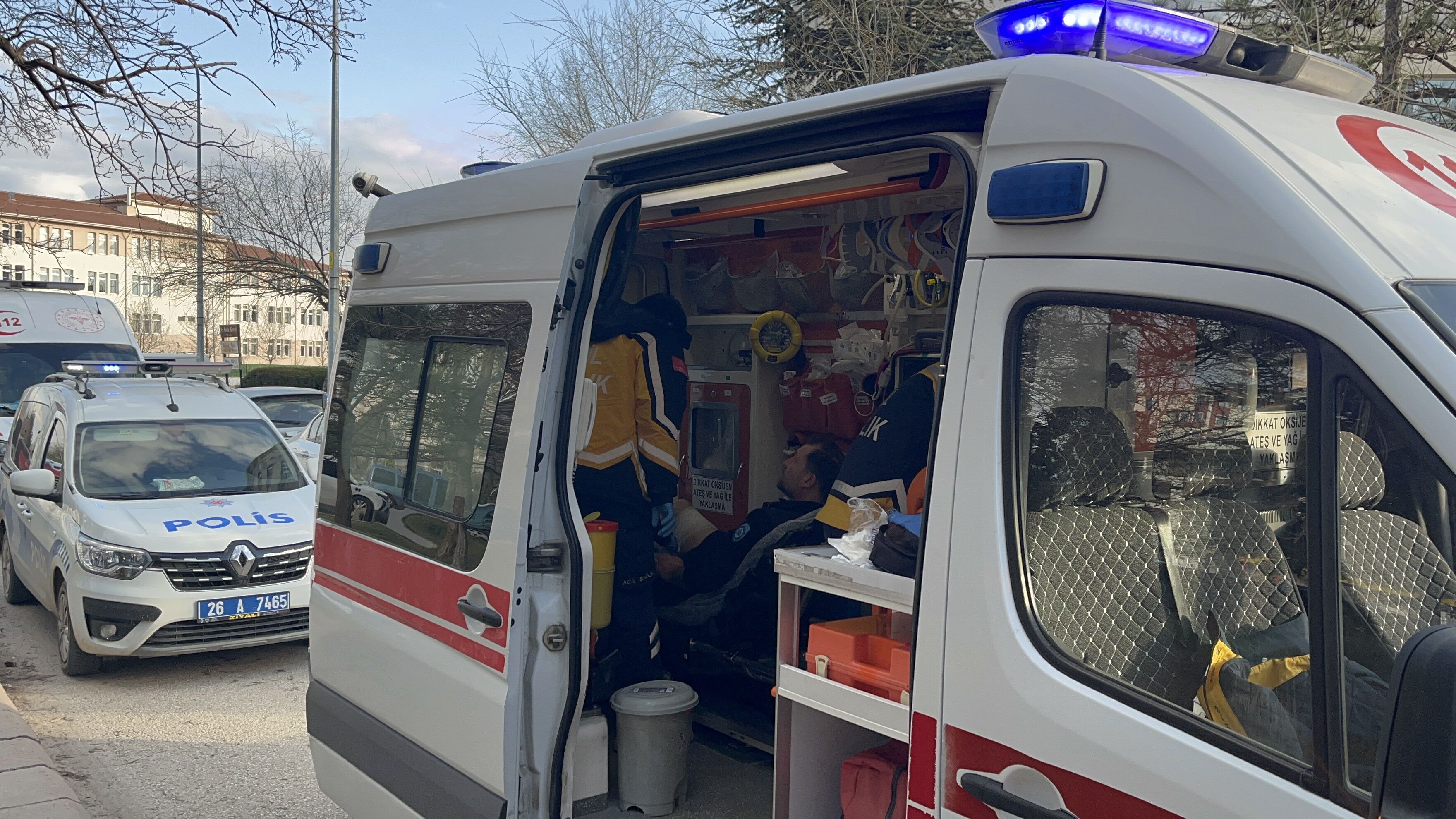Eskişehir'de komşular arasındaki bıçaklı kavgada 4 kişi yaralandı