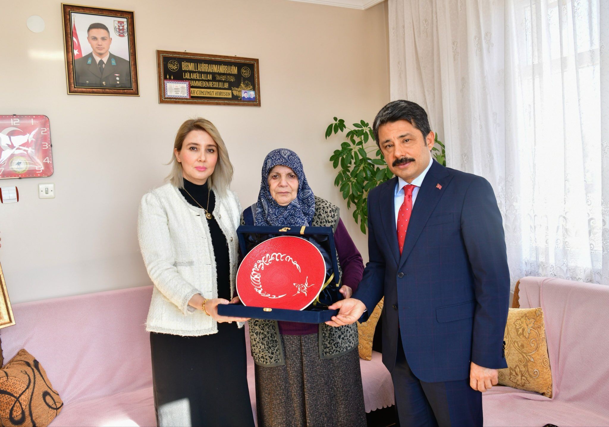 Kırşehir'de şehit ailesine Devlet Övünç Madalyası ve Beratı verildi