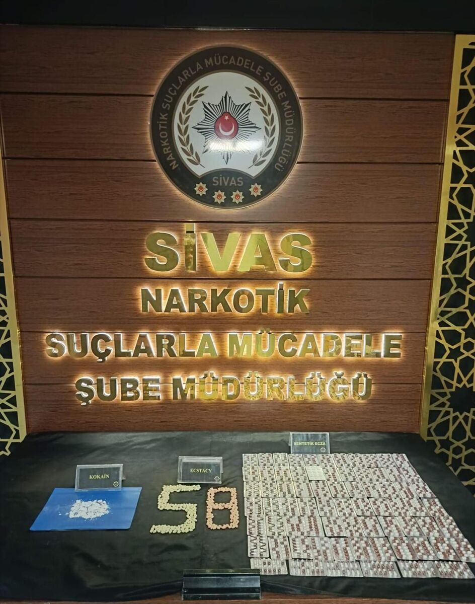 Sivas'ta uyuşturucu operasyonunda yakalanan 2 şüpheli tutuklandı