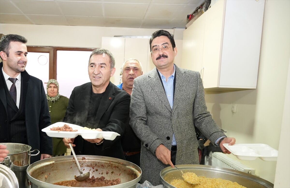Bala Belediyesi tarafından organize edilen iftara yoğun katılım oldu