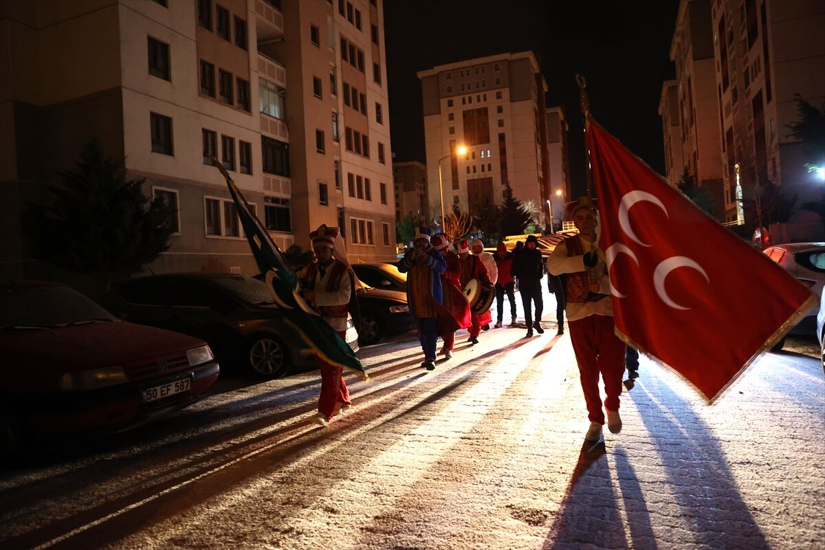 Nevşehir'de vatandaşlar sahura mehter takımının marşlarıyla kalktı