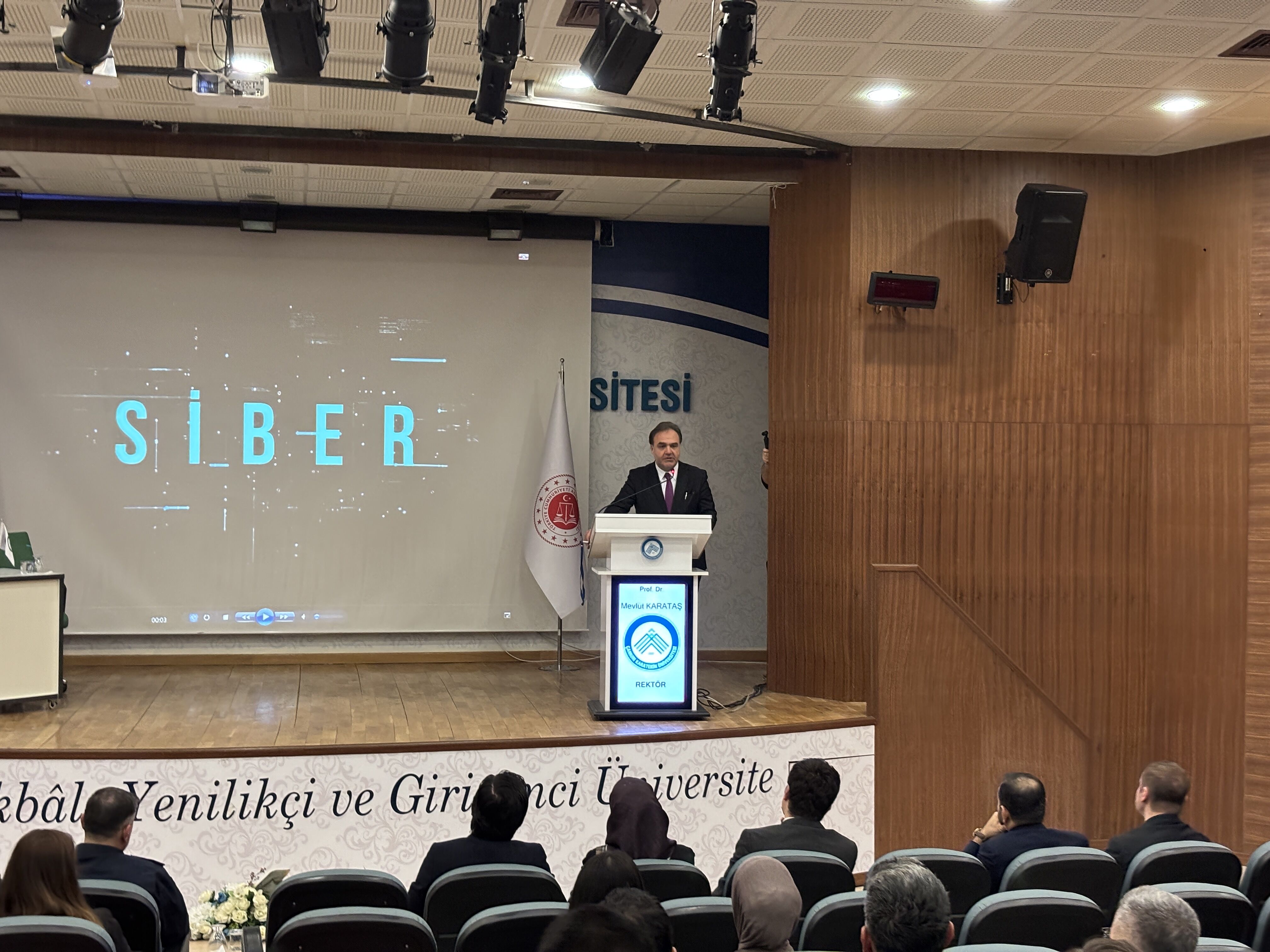Çankırı'da üniversite öğrencileri dijital dolandırıcılığa karşı bilgilendirildi