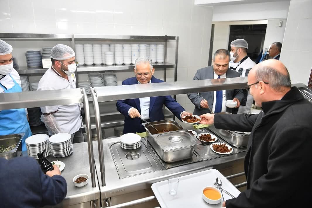 Başkan Büyükkılıç, KASKİ personeliyle bir araya geldi