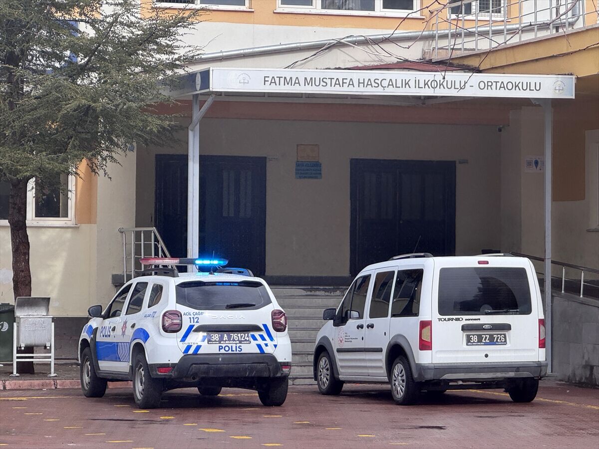 Kayseri'de ortaokulda çıkan kavgada 1 öğrenci bıçakla yaralandı
