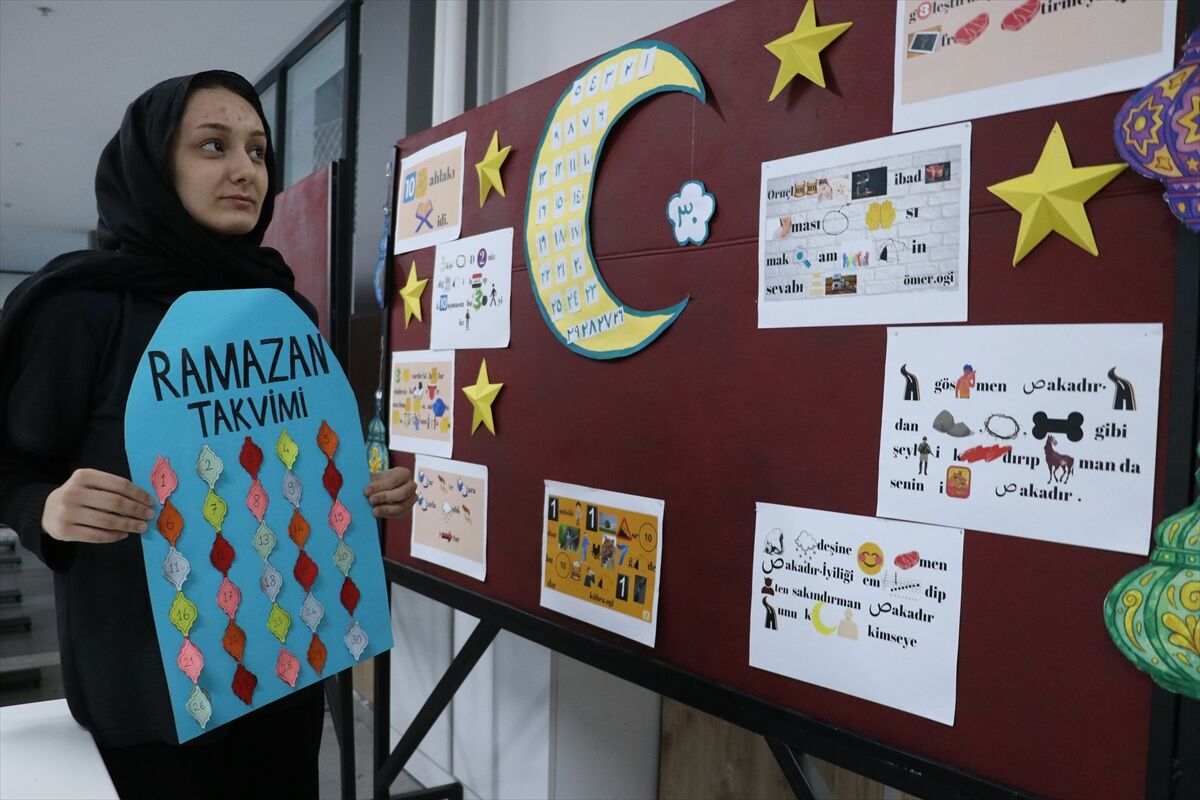 Kayseri'de öğrenciler okullarında 'Ramazan Sokağı' oluşturdu