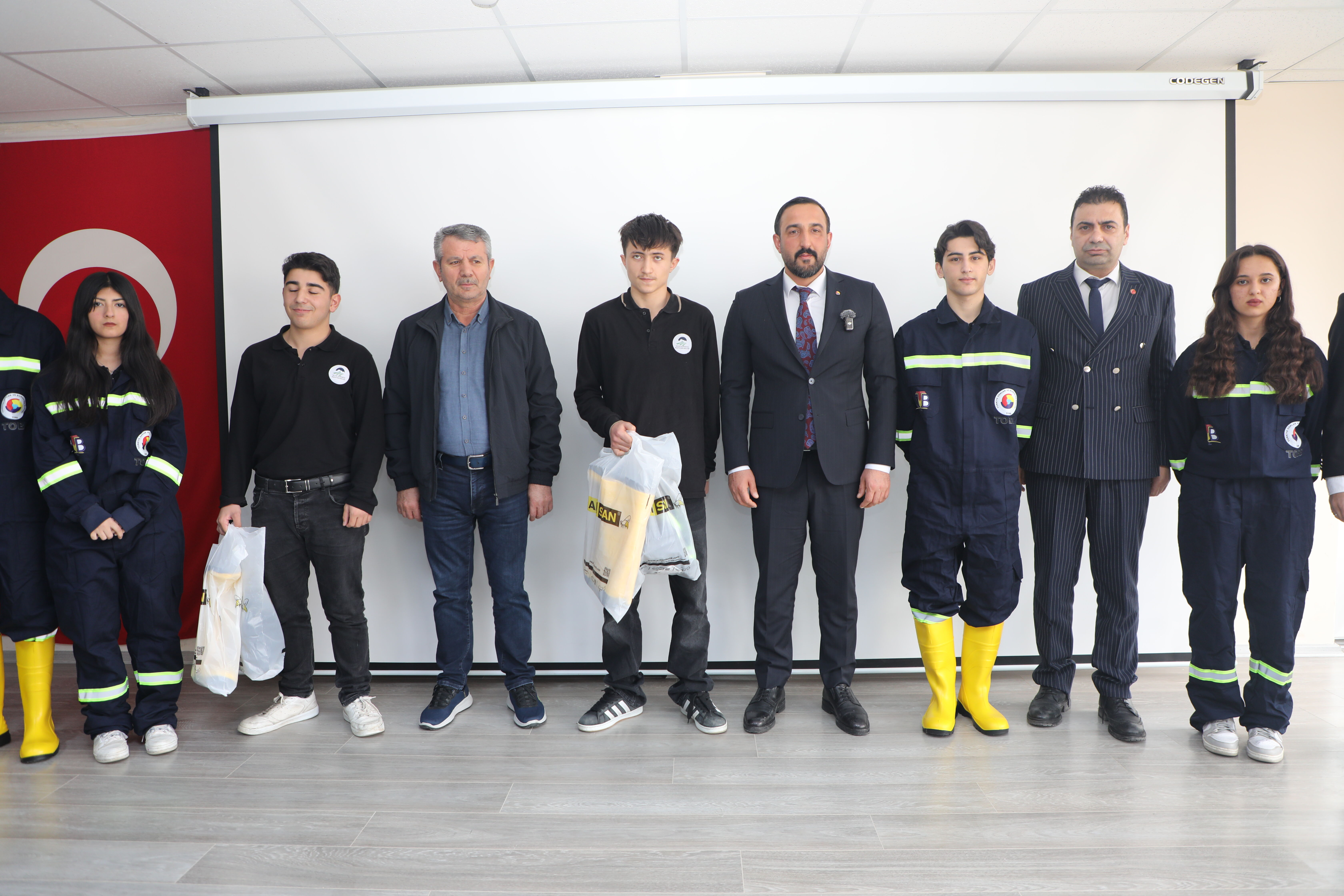Sivas Ticaret Borsasından Suşehri Tarım Lisesine burs ve malzeme desteği