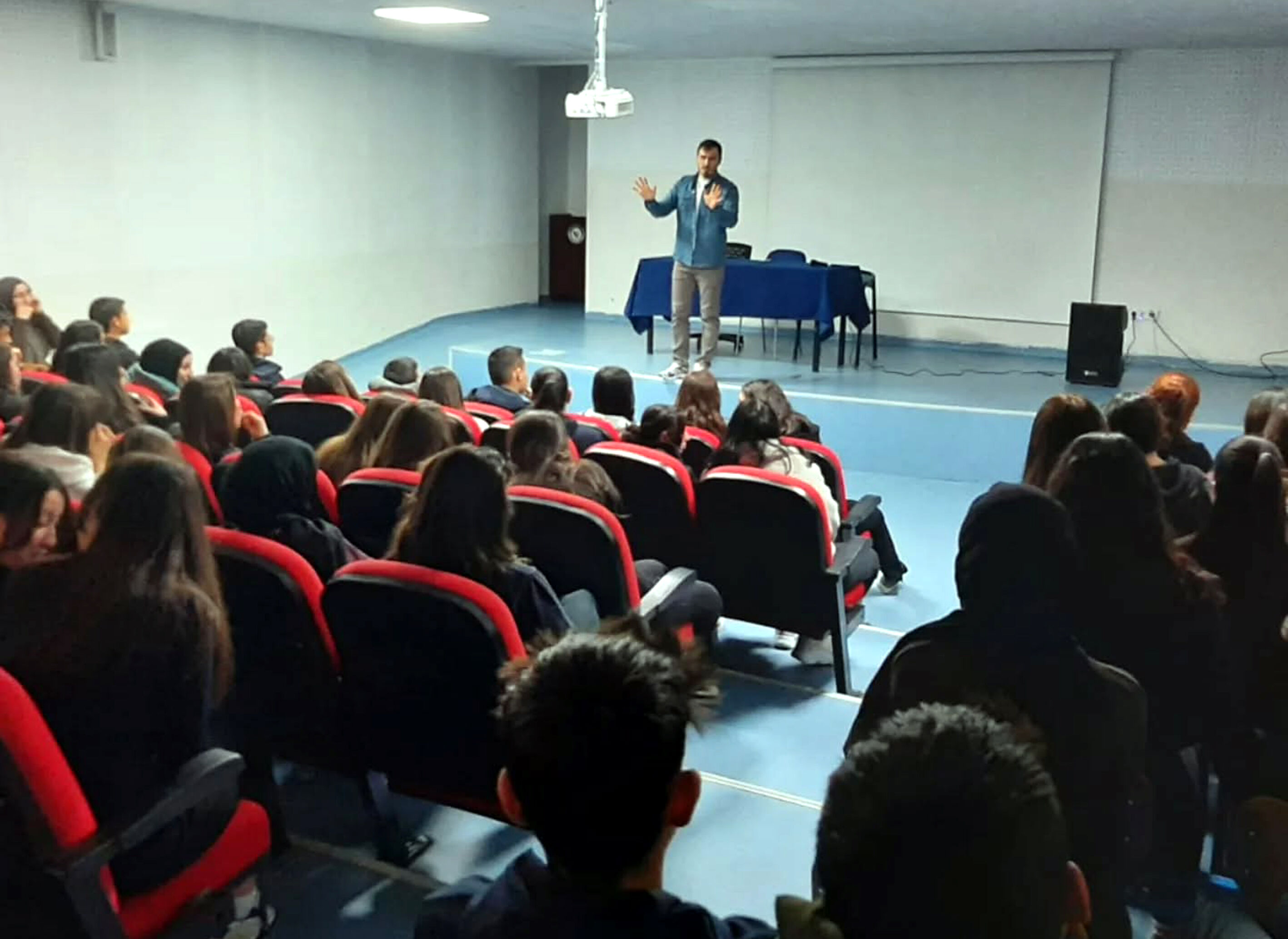 Beypazarı'nda 'Ramazan ve Gençlik' konulu seminer düzenlendi